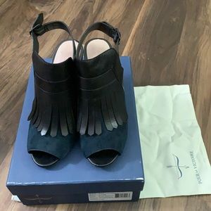 Pour La Victoire Navy & Black Kiltie pump